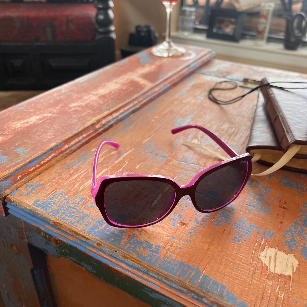 Stylish Pinkish-Purple Sunglasses Gaffs Del Sol